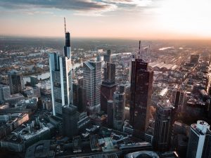 Blick auf das Bankenviertel in Frankfurt