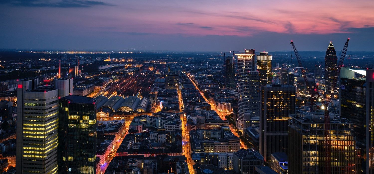 Frankfurt Bankenvirtel im Sonnenaufgang